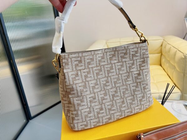 FN51 - Fendi Women's Fashion Bag