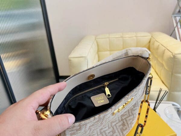 FN51 - Fendi Women's Fashion Bag