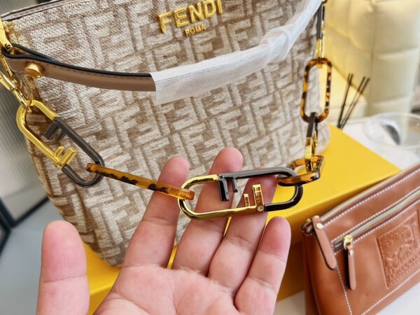 FN51 - Fendi Women's Fashion Bag