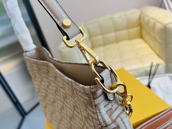 FN51 - Fendi Women's Fashion Bag