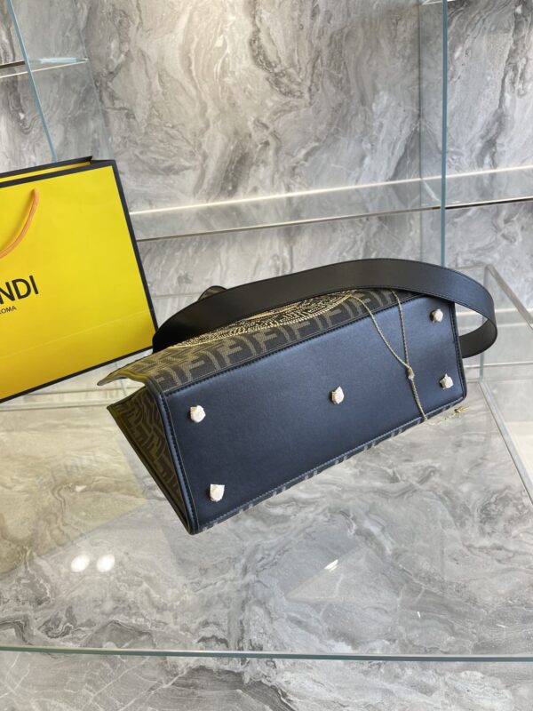 FN52 - Fendi Women's Fashion Bag