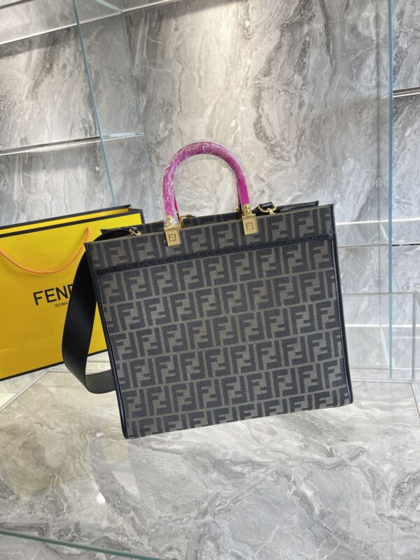 FN52 - Fendi Women's Fashion Bag