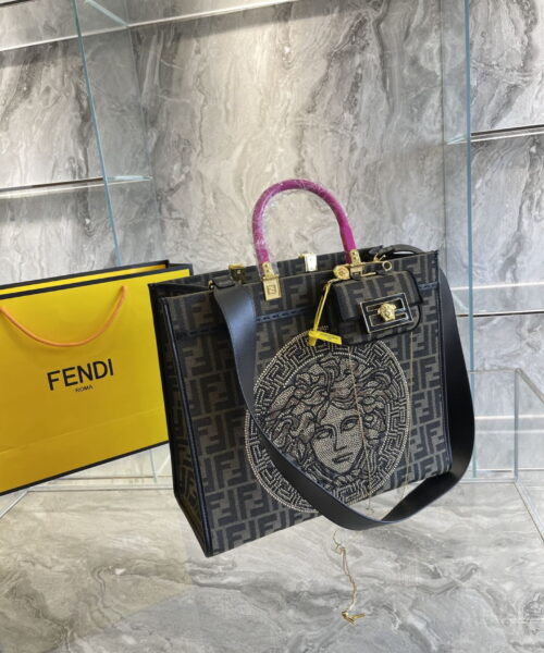 FN52 - Fendi Women's Fashion Bag
