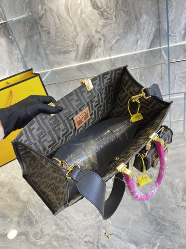 FN52 - Fendi Women's Fashion Bag