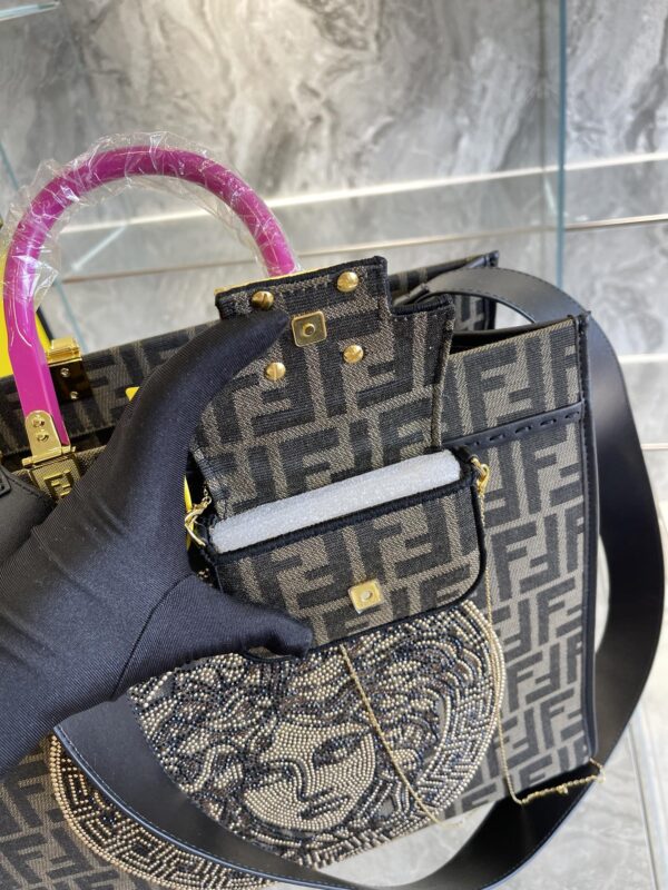 FN52 - Fendi Women's Fashion Bag