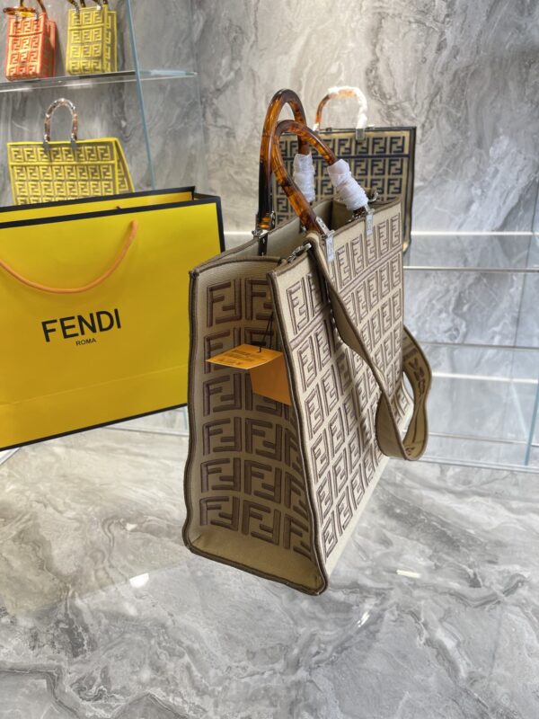 FN53 - Fendi Women's Fashion Bag