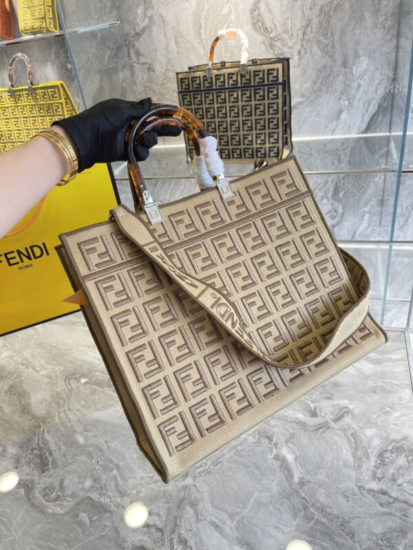 FN53 - Fendi Women's Fashion Bag