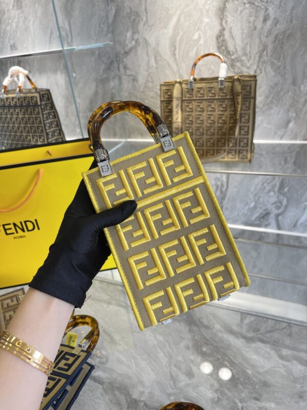 FN54 - Fendi Women's Fashion Bag