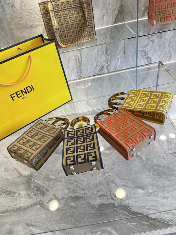 FN54 - Fendi Women's Fashion Bag