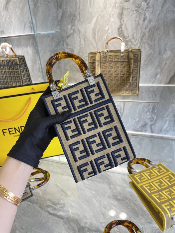 FN54 - Fendi Women's Fashion Bag