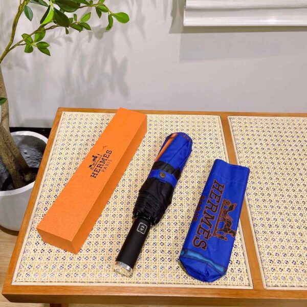 Folding Umbrella Printed In Circle Blue