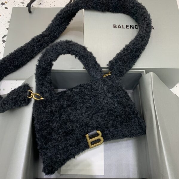 Furry Hourglass Small Handbag With Strap In Black For Women 9.4in/24cm 676365210FU1000