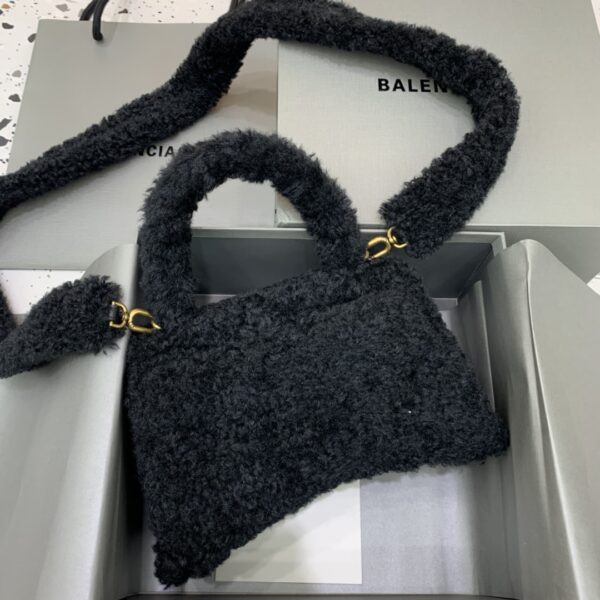 Furry Hourglass Small Handbag With Strap In Black For Women 9.4in/24cm 676365210FU1000