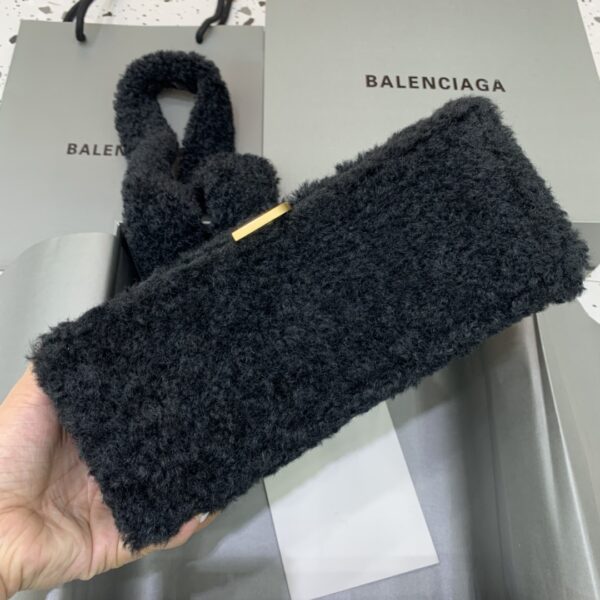 Furry Hourglass Small Handbag With Strap In Black For Women 9.4in/24cm 676365210FU1000
