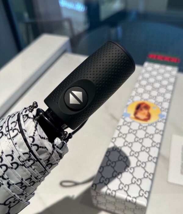 GG With Squirrel Folding Umbrella White