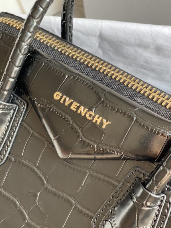 Givenchy Antigona Bag Silver For Women, Women's Handbags, Shoulder Bags 11in/28cm GVC
