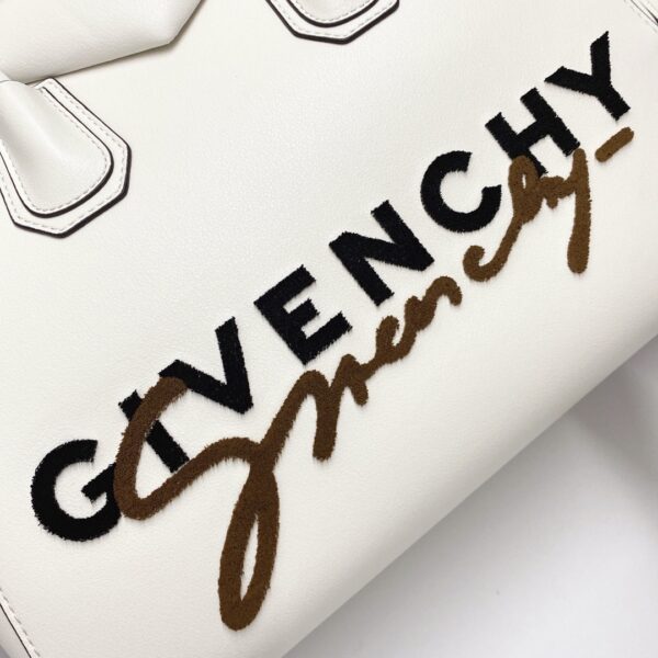 Givenchy Antigona Bag White For Women, Women's Handbags, Shoulder Bags 13in/33cm GVC