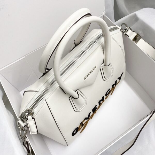 Givenchy Antigona Bag White For Women, Women's Handbags, Shoulder Bags 13in/33cm GVC