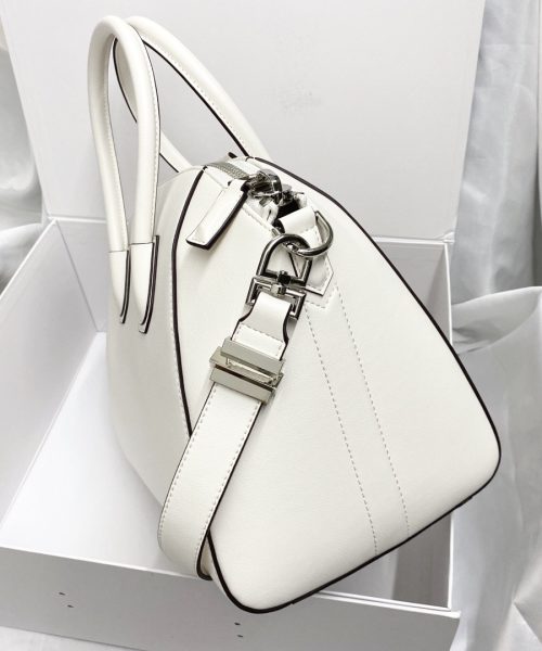 Givenchy Antigona Bag White For Women, Women's Handbags, Shoulder Bags 13in/33cm GVC