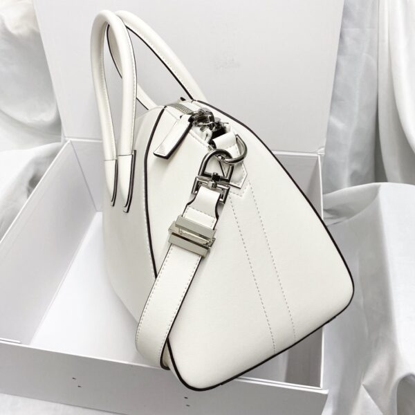 Givenchy Antigona Bag White For Women, Women's Handbags, Shoulder Bags 13in/33cm GVC