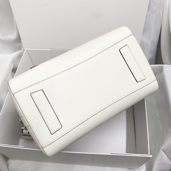 Givenchy Antigona Bag White For Women, Women's Handbags, Shoulder Bags 13in/33cm GVC