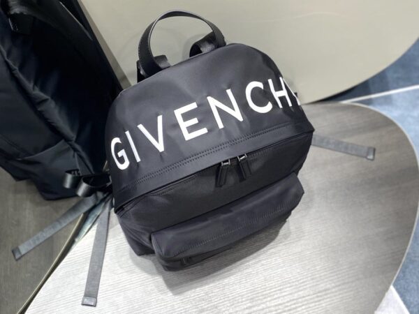 Givenchy Essentiel U Backpack Black For Men, Men's Backpacks 17in/43cm GVC BK508HK1F5-001