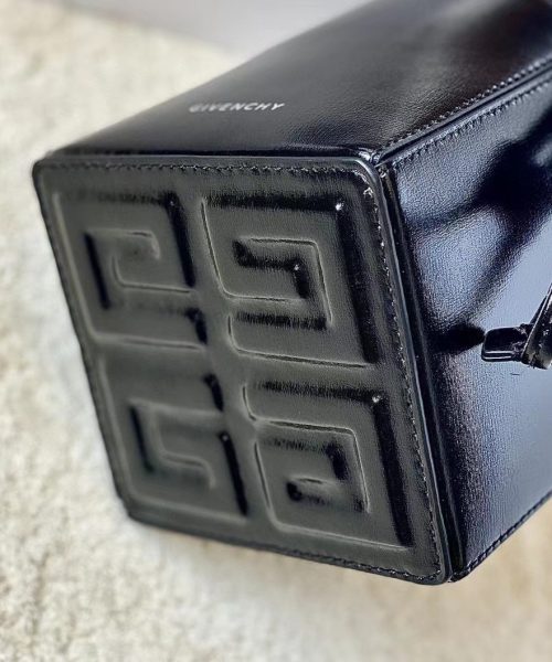 Givenchy Mini Cut Out Bucket Bag Black For Women, Women's Handbags, Shoulder Bags 6.3in/16cm GVC BB50NRB1GV-001