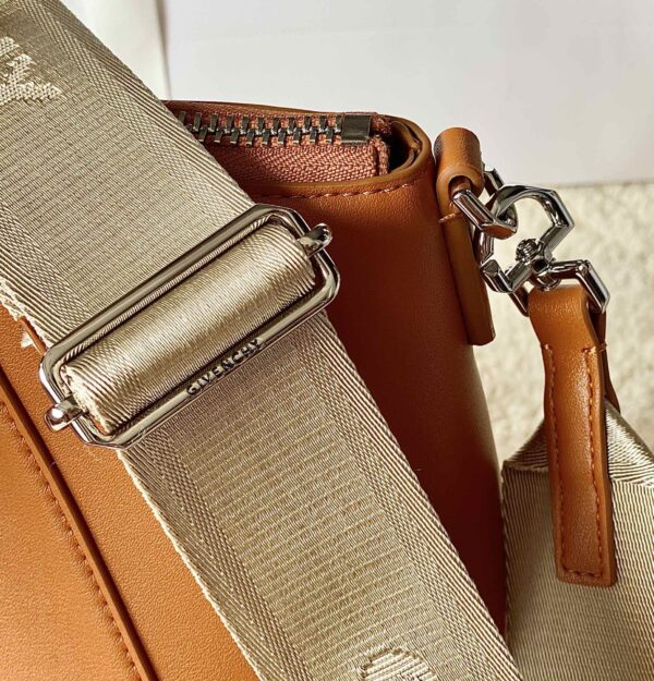 Givenchy Small Antigona Sport Bag Pumpkin For Women, Women's Handbags, Shoulder Bags 13in/33cm GVC BB50MZB1A4-802