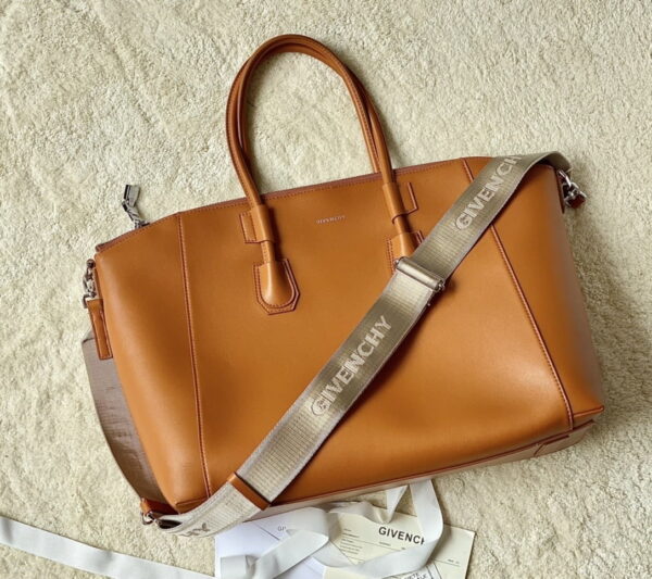 Givenchy Small Antigona Sport Bag Pumpkin For Women, Women's Handbags, Shoulder Bags 13in/33cm GVC BB50MZB1A4-802