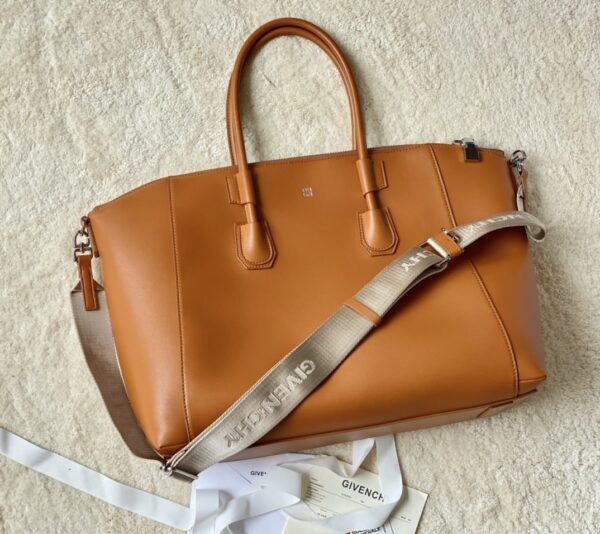 Givenchy Small Antigona Sport Bag Pumpkin For Women, Women's Handbags, Shoulder Bags 13in/33cm GVC BB50MZB1A4-802