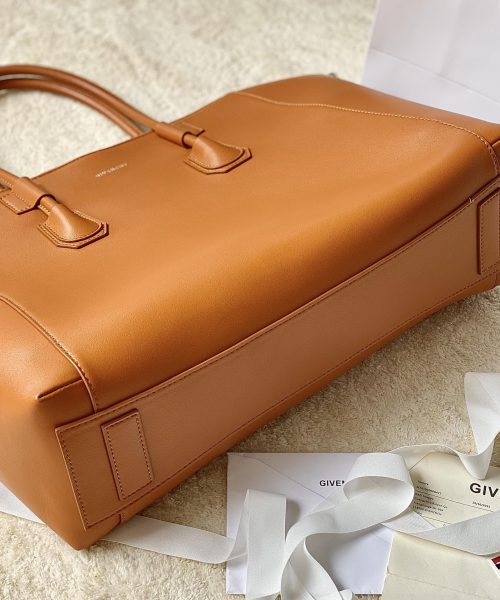 Givenchy Small Antigona Sport Bag Pumpkin For Women, Women's Handbags, Shoulder Bags 13in/33cm GVC BB50MZB1A4-802