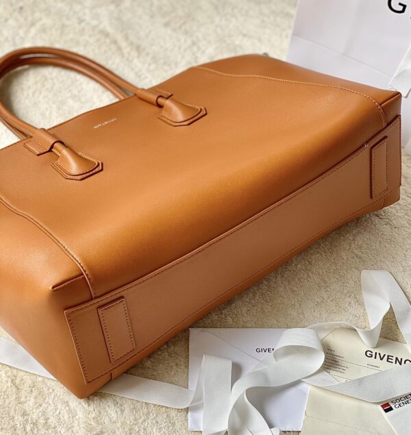 Givenchy Small Antigona Sport Bag Pumpkin For Women, Women's Handbags, Shoulder Bags 13in/33cm GVC BB50MZB1A4-802