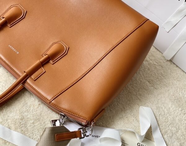 Givenchy Small Antigona Sport Bag Pumpkin For Women, Women's Handbags, Shoulder Bags 13in/33cm GVC BB50MZB1A4-802