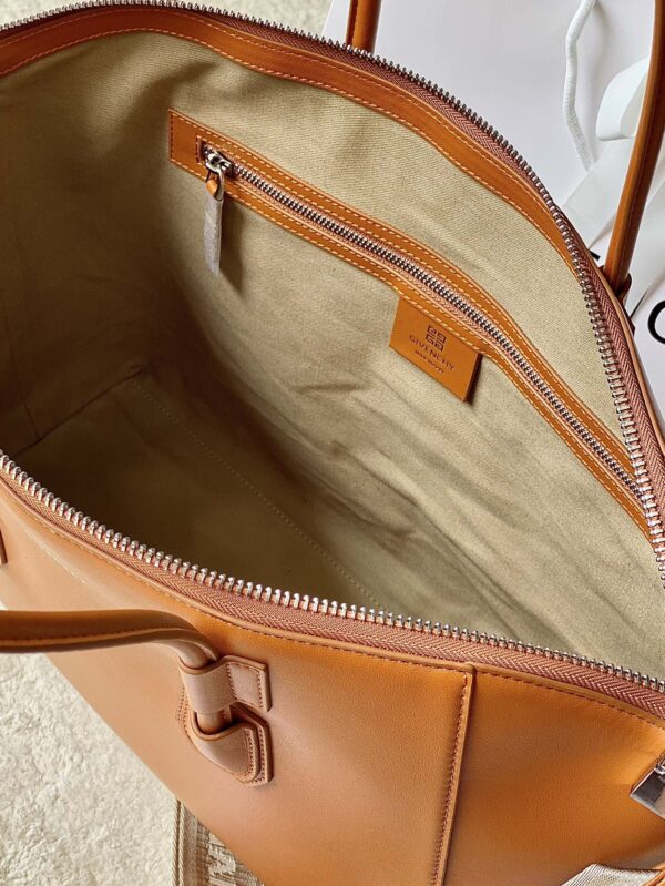 Givenchy Small Antigona Sport Bag Pumpkin For Women, Women's Handbags, Shoulder Bags 13in/33cm GVC BB50MZB1A4-802