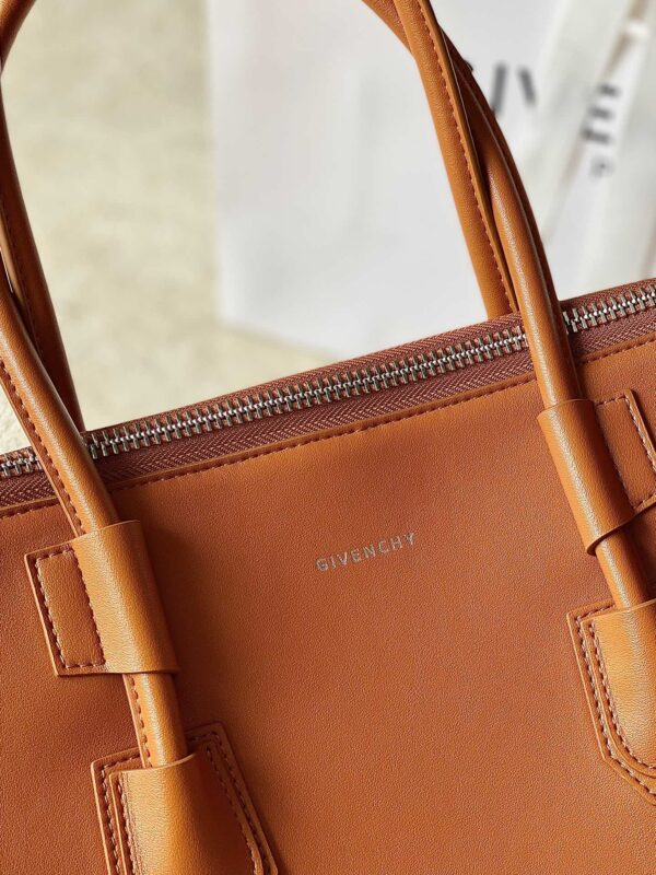 Givenchy Small Antigona Sport Bag Pumpkin For Women, Women's Handbags, Shoulder Bags 13in/33cm GVC BB50MZB1A4-802