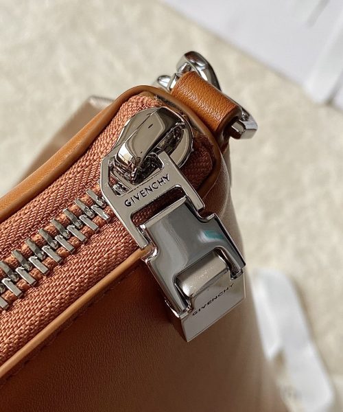 Givenchy Small Antigona Sport Bag Pumpkin For Women, Women's Handbags, Shoulder Bags 13in/33cm GVC BB50MZB1A4-802