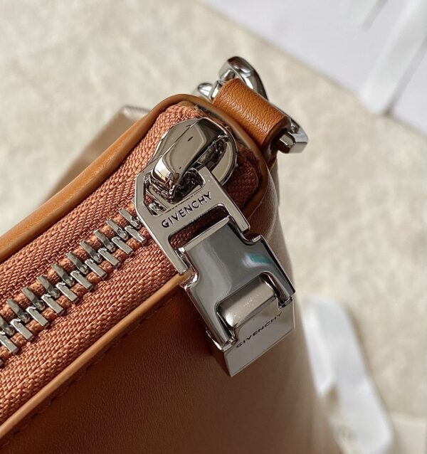 Givenchy Small Antigona Sport Bag Pumpkin For Women, Women's Handbags, Shoulder Bags 13in/33cm GVC BB50MZB1A4-802