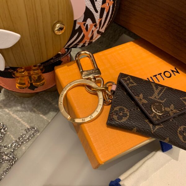 GJ06 – Key holder and bag charm