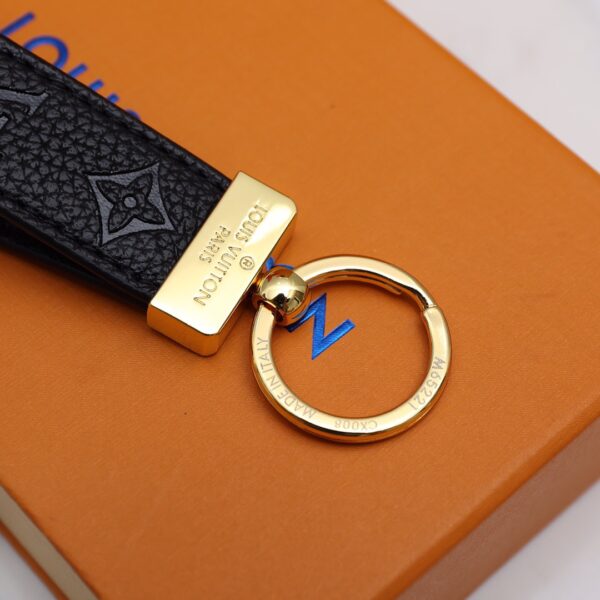 GJ08 – Key holder and bag charm
