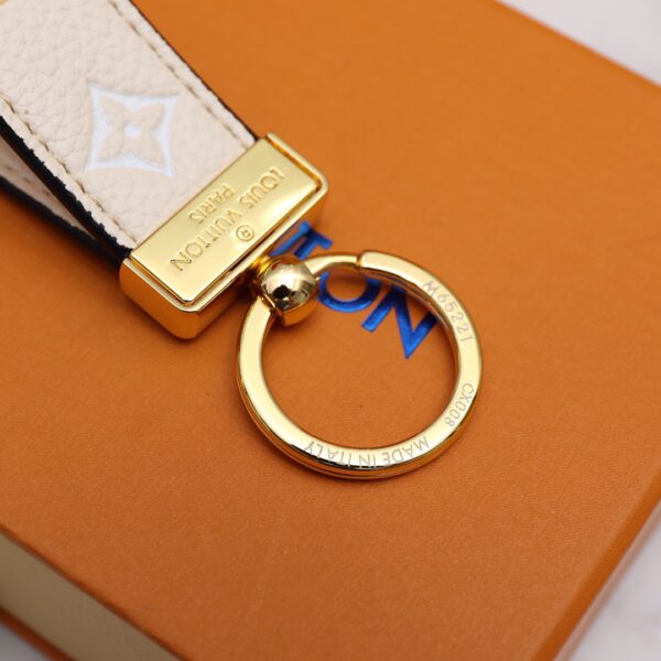 GJ08 – Key holder and bag charm