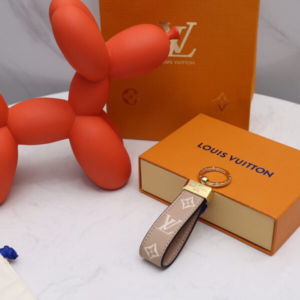 GJ08 – Key holder and bag charm