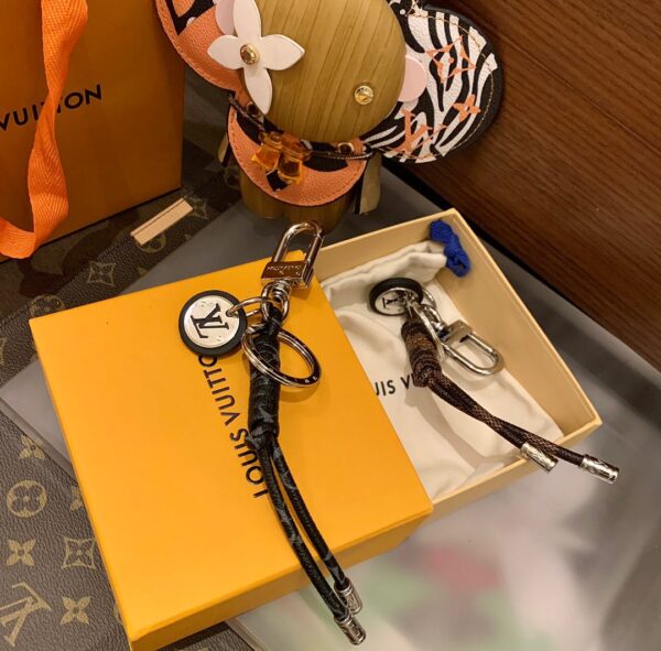 GJ09 – Key holder and bag charm
