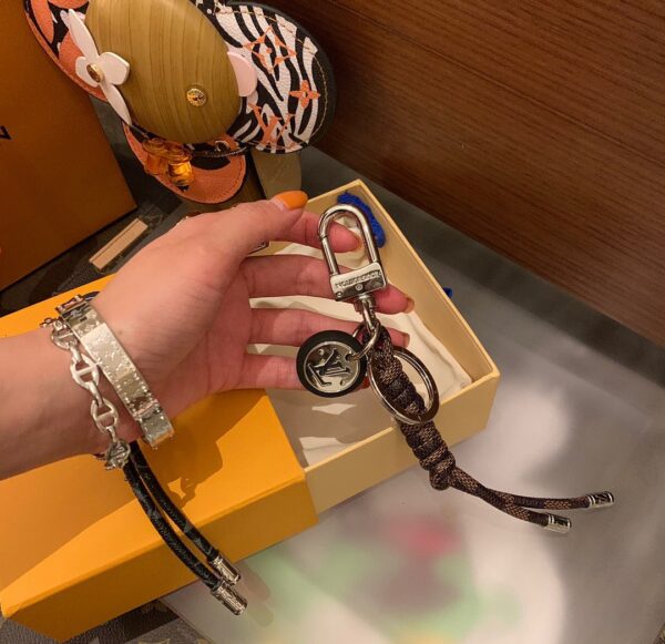 GJ09 – Key holder and bag charm