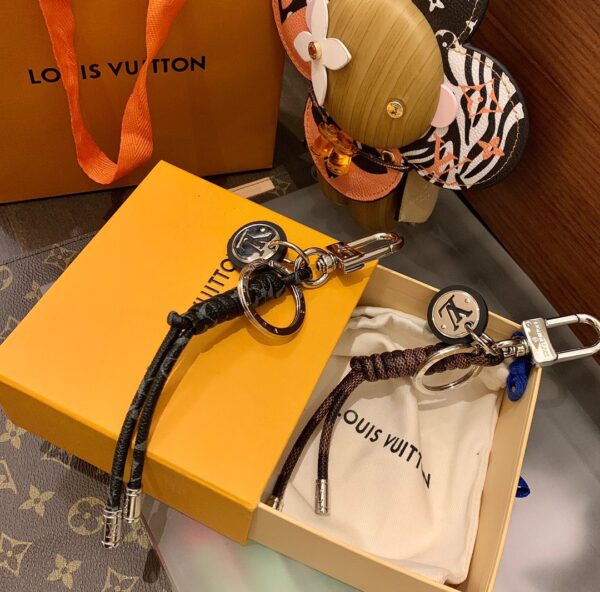 GJ09 – Key holder and bag charm