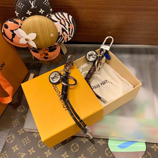 GJ09 – Key holder and bag charm
