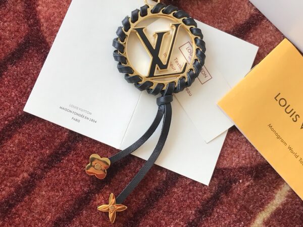 GJ13 – Key holder and bag charm