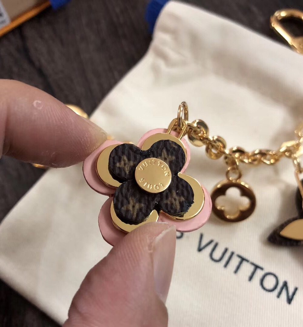 GJ14 – Key holder and bag charm