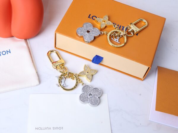 GJ18 – Key holder and bag charm