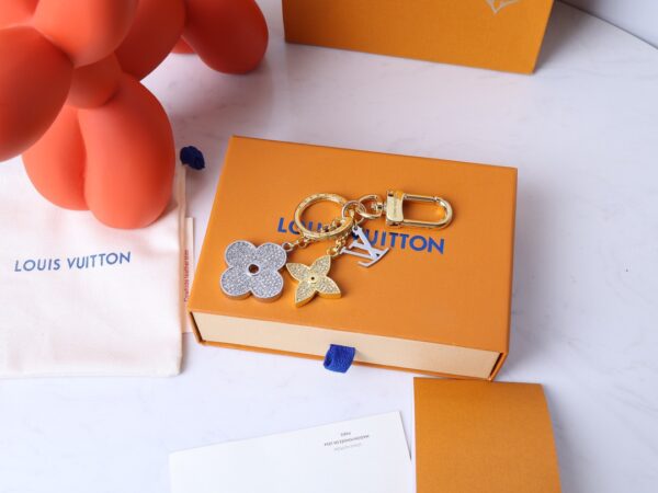 GJ18 – Key holder and bag charm