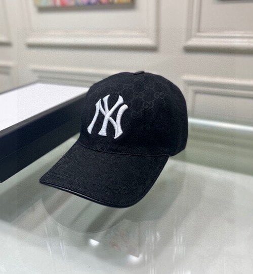 Gucci Baseball Cap In Black